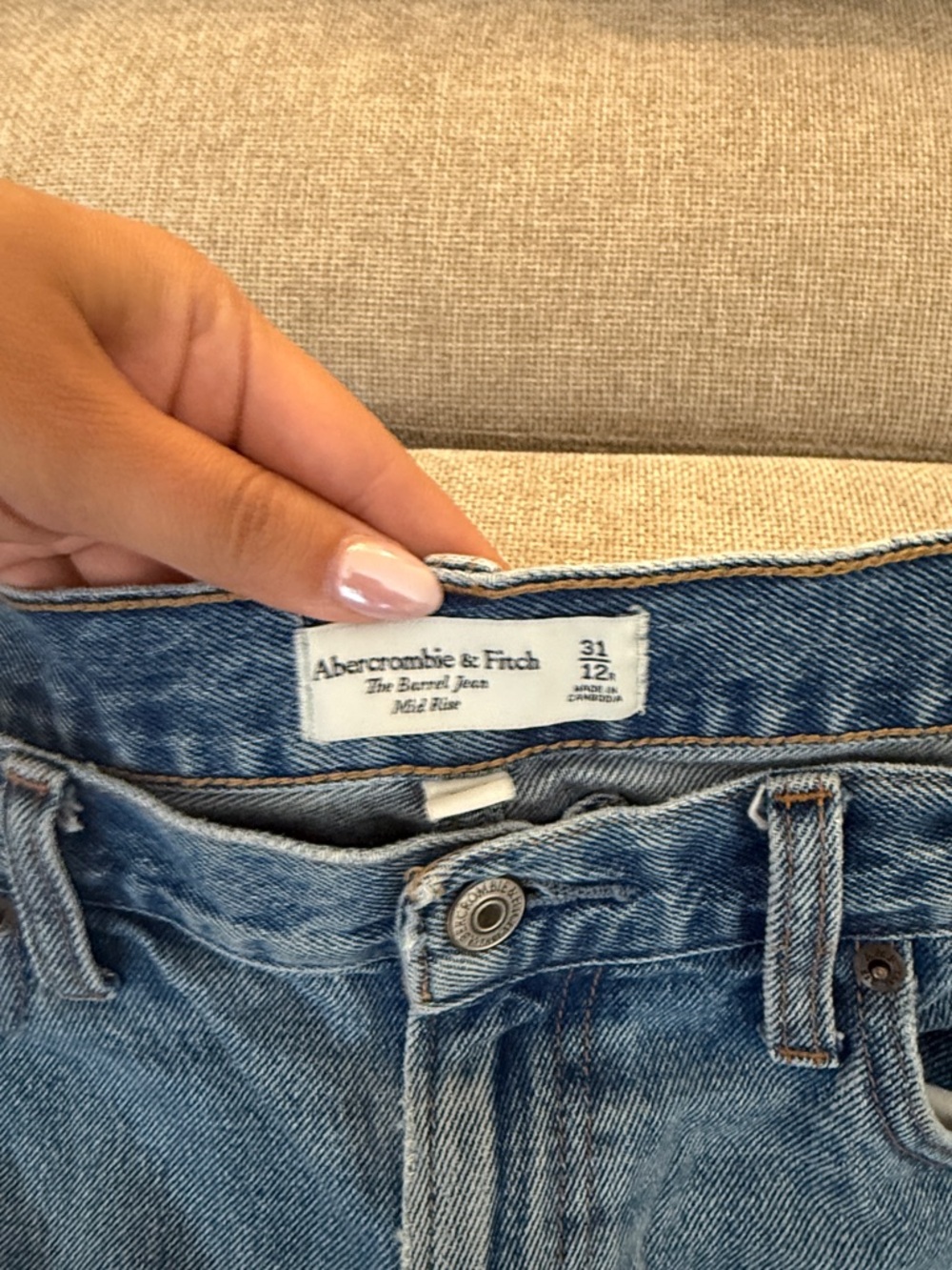 Abercrombie & Fitch Mid-Rise light blue barrel Jean - Picture 4 of 5